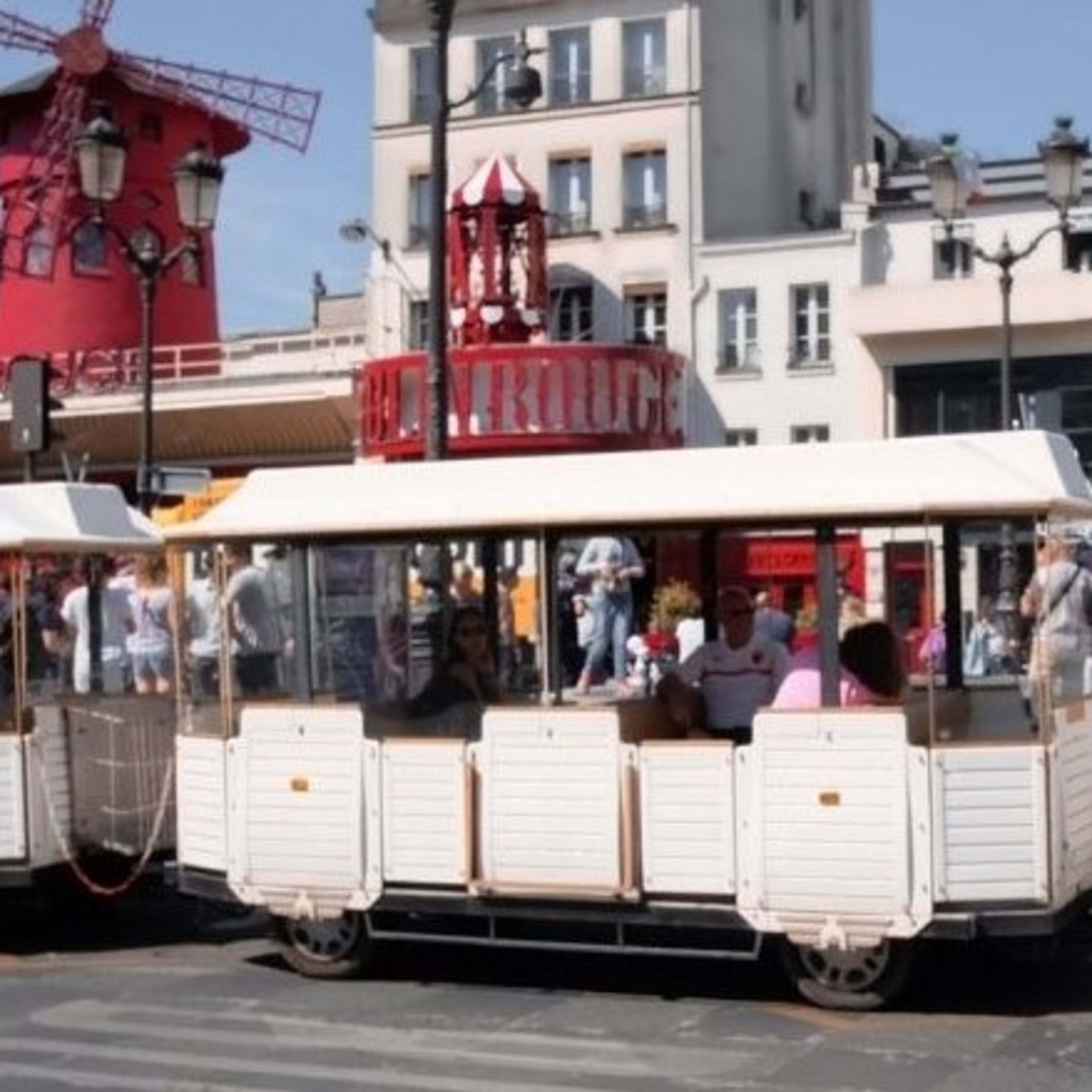 モンマルトルのプチトラン | Go City®